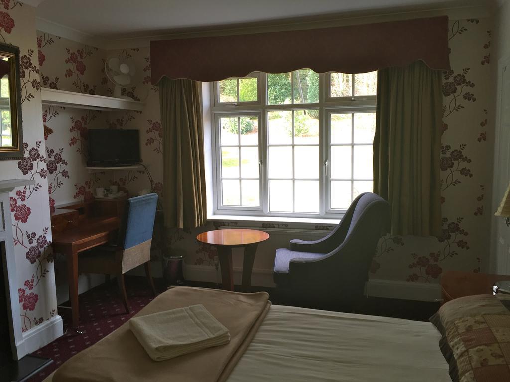 The Royal Standard Guest House Virginia Water Exterior photo